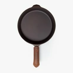 Field Company (Made In USA) Leather Skillet Handle Cover | Brown 8 Field Company (Made In USA) Leather Skillet Handle Cover | Brown -Swiss Diamond shop 202001 hg fieldco brown leather shot1