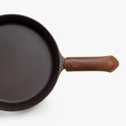 Field Company (Made In USA) Leather Skillet Handle Cover | Brown 7 Field Company (Made In USA) Leather Skillet Handle Cover | Brown -Swiss Diamond shop 202001 hg fieldco brown leather shot3