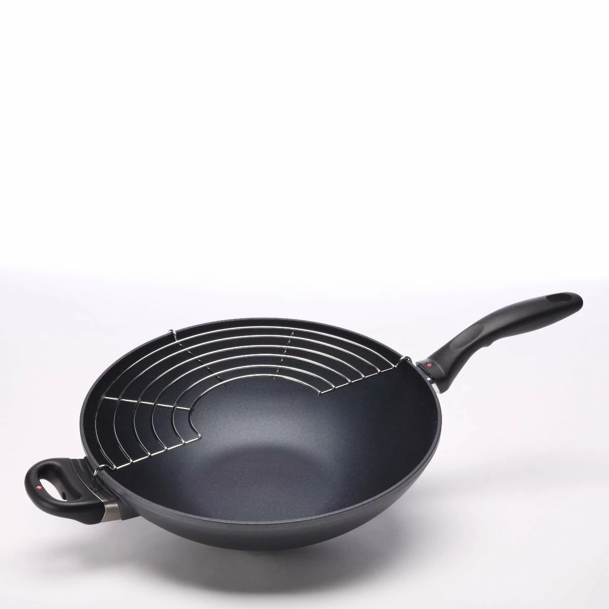 Swiss Diamond | HD Wok With Lid & Rack - 12.5" (5.3 Qt.) 2 Swiss Diamond | HD Wok With Lid & Rack - 12.5" (5.3 Qt.) - Image 2