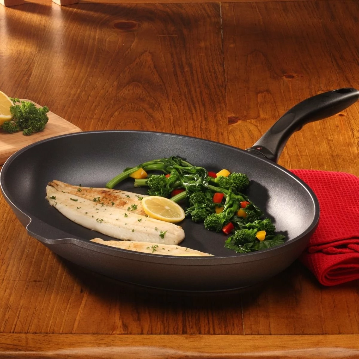Swiss Diamond | HD Oval Fry Pan With Lid - 15" X 10.25" - Image 4