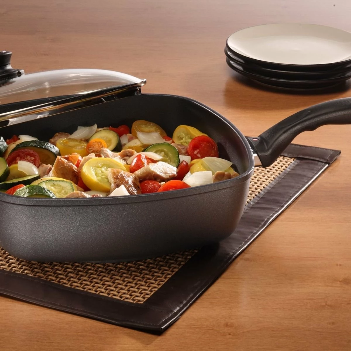 Swiss Diamond | HD Square Sauté Pan With Lid - 11" X 11" (5.3 Qt.) 3 Swiss Diamond | HD Square Sauté Pan With Lid - 11" X 11" (5.3 Qt.) - Image 3