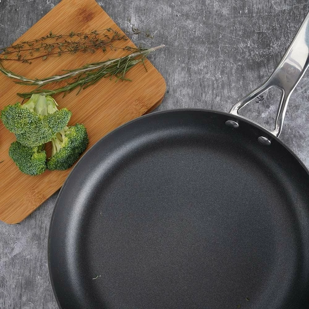 Swiss Diamond | Hard Anodized Induction 11" Nonstick Frypan - Image 2