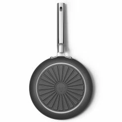 SMEG 10" Nonstick Fry Pan | Black 8 SMEG 10" Nonstick Fry Pan | Black -Swiss Diamond shop ckff2601blm 6