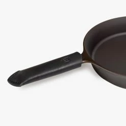 Field Company (Made In USA) Leather Skillet Handle Cover | Black 7 Field Company (Made In USA) Leather Skillet Handle Cover | Black -Swiss Diamond shop field lhc black angle