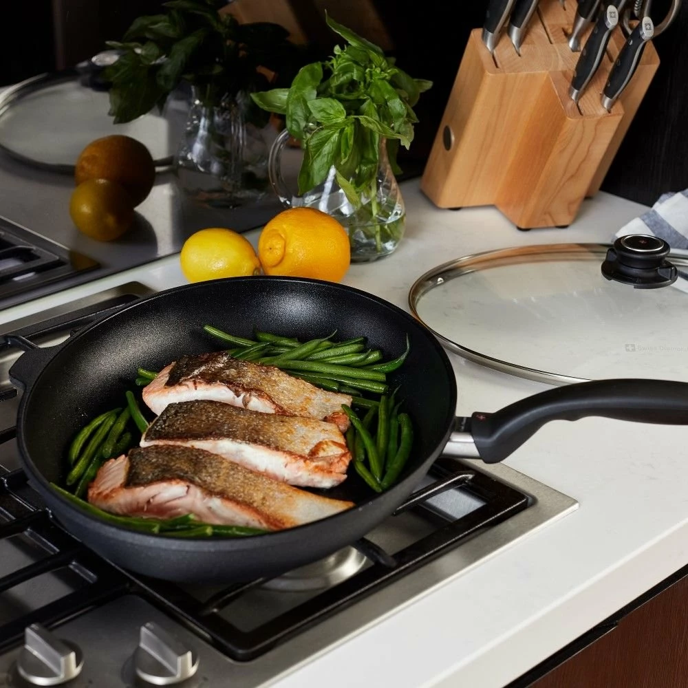 Swiss Diamond | XD Oval Fry Pan With Lid - 15" X 10.25" - Image 2