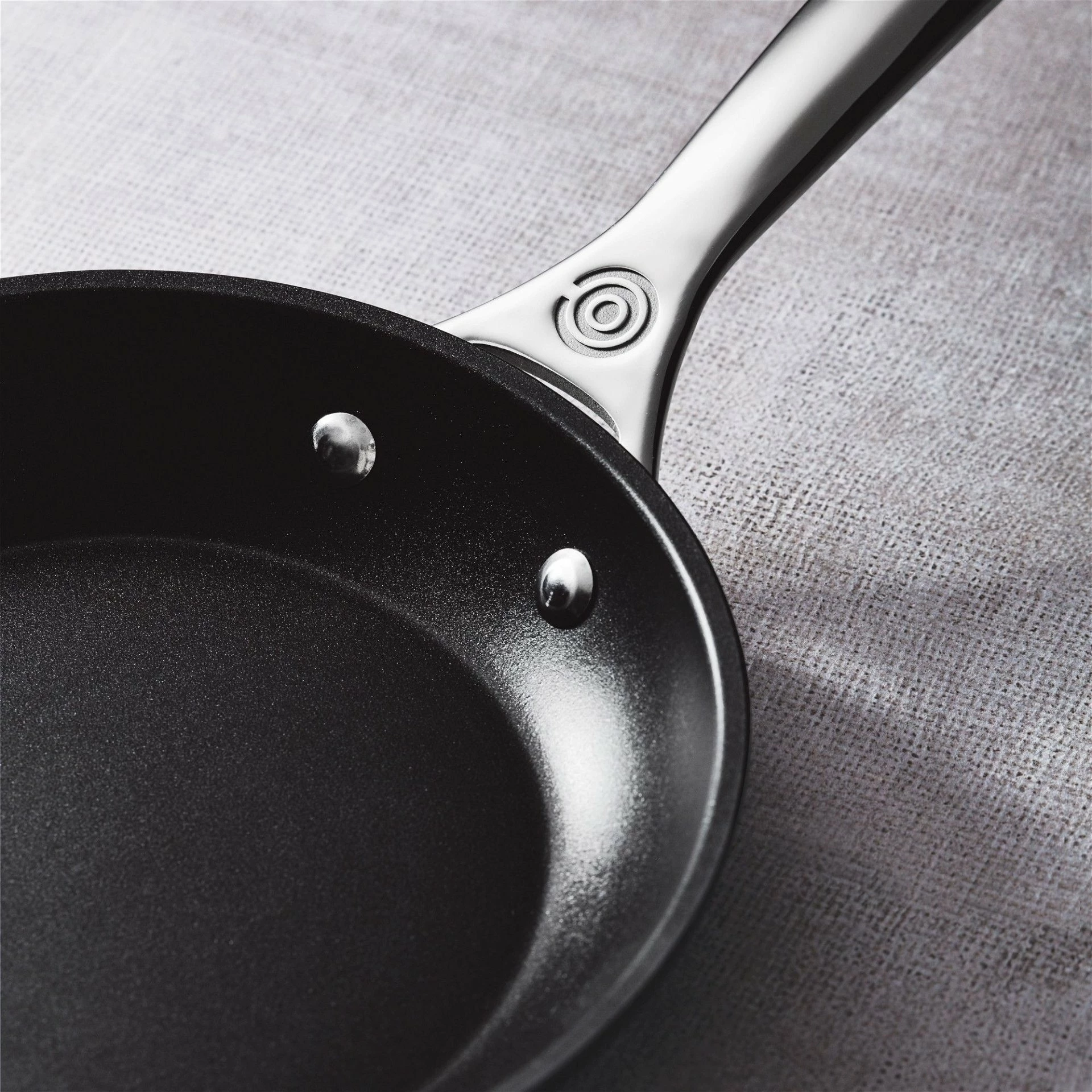 Le Creuset 10" Fry Pan | Toughened Nonstick Pro - Image 5