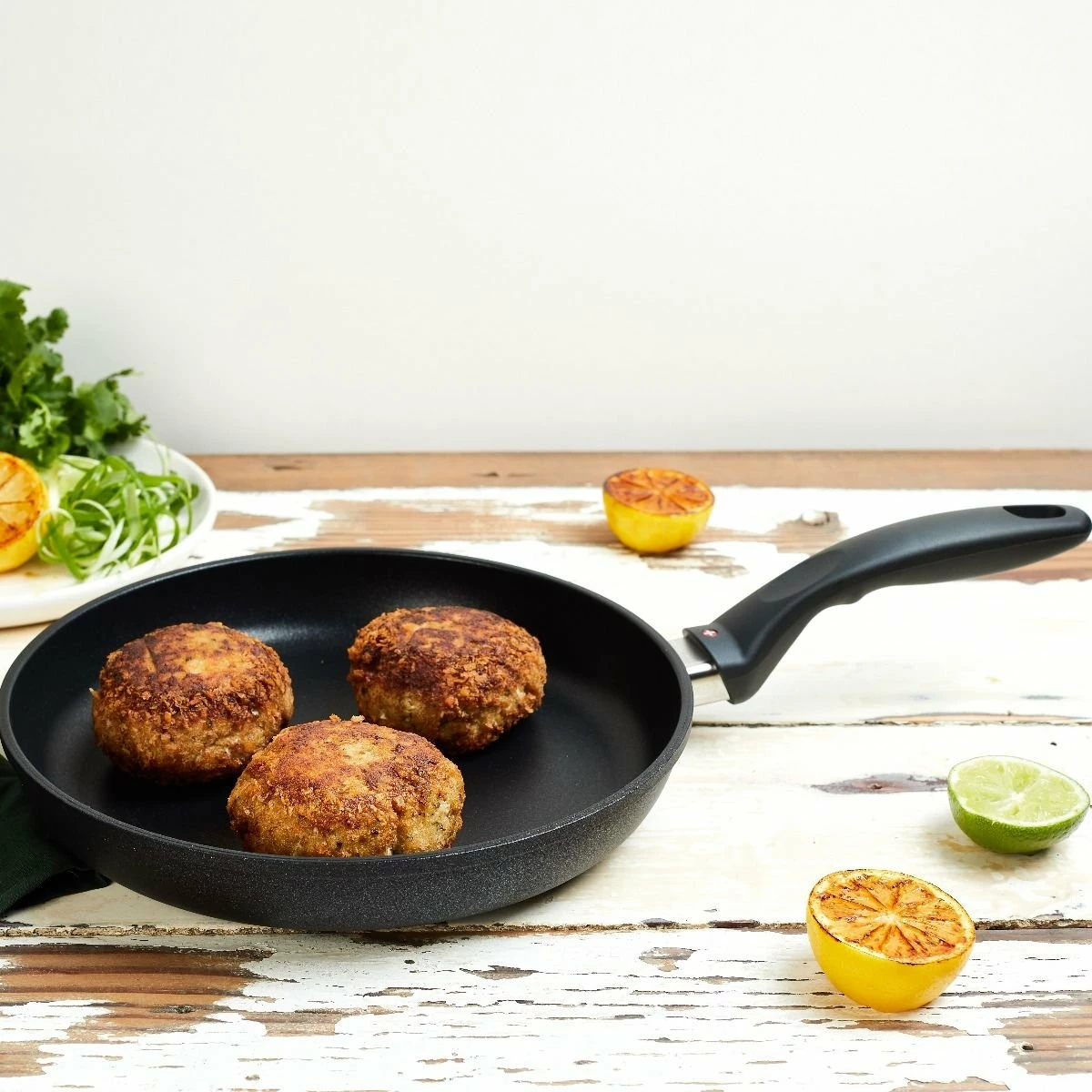 Swiss Diamond | XD Fry Pan With Lid - 9.5" 4 Swiss Diamond | XD Fry Pan With Lid - 9.5" - Image 4
