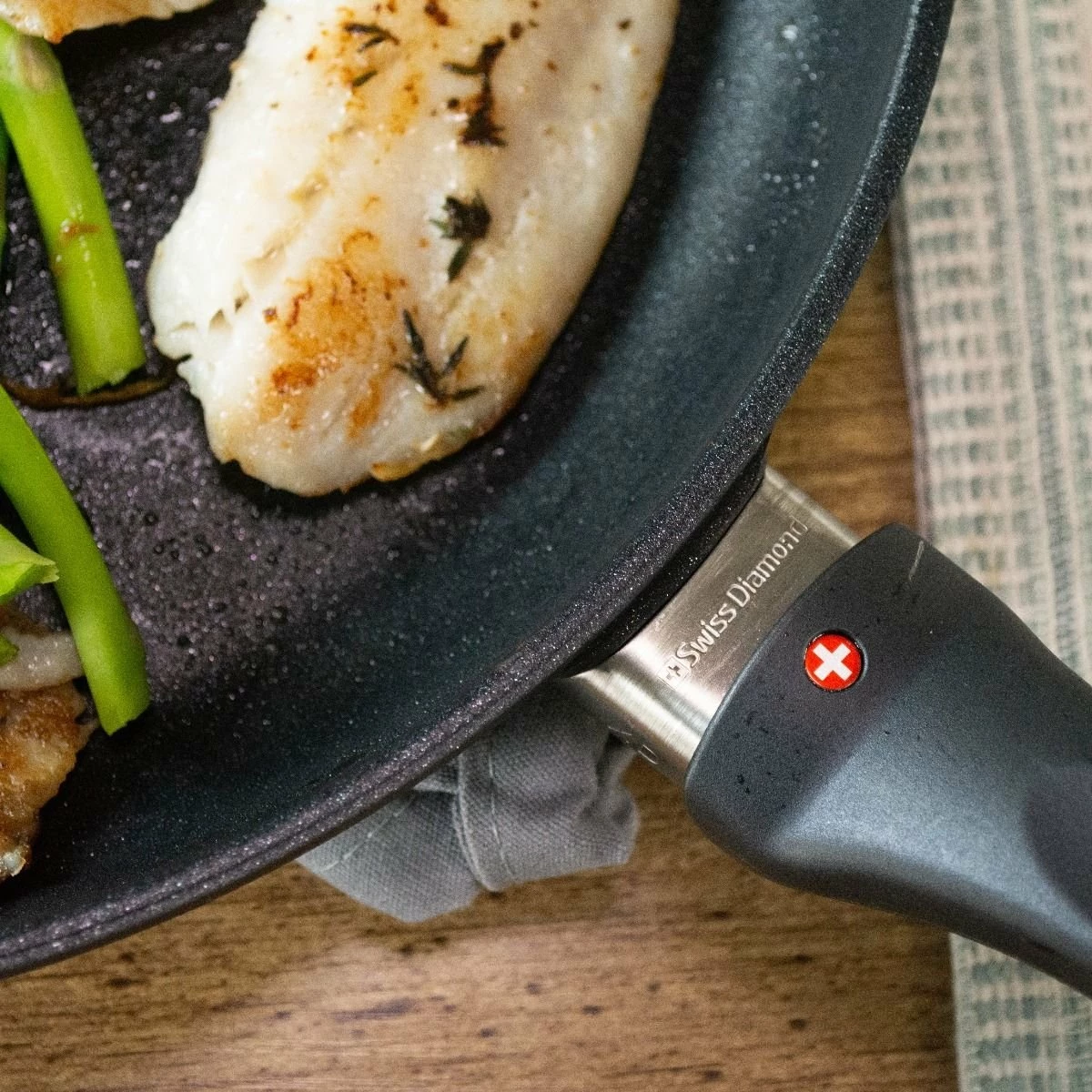 Swiss Diamond | HD Fry Pan With Lid - 11" 3 Swiss Diamond | HD Fry Pan With Lid - 11" - Image 3