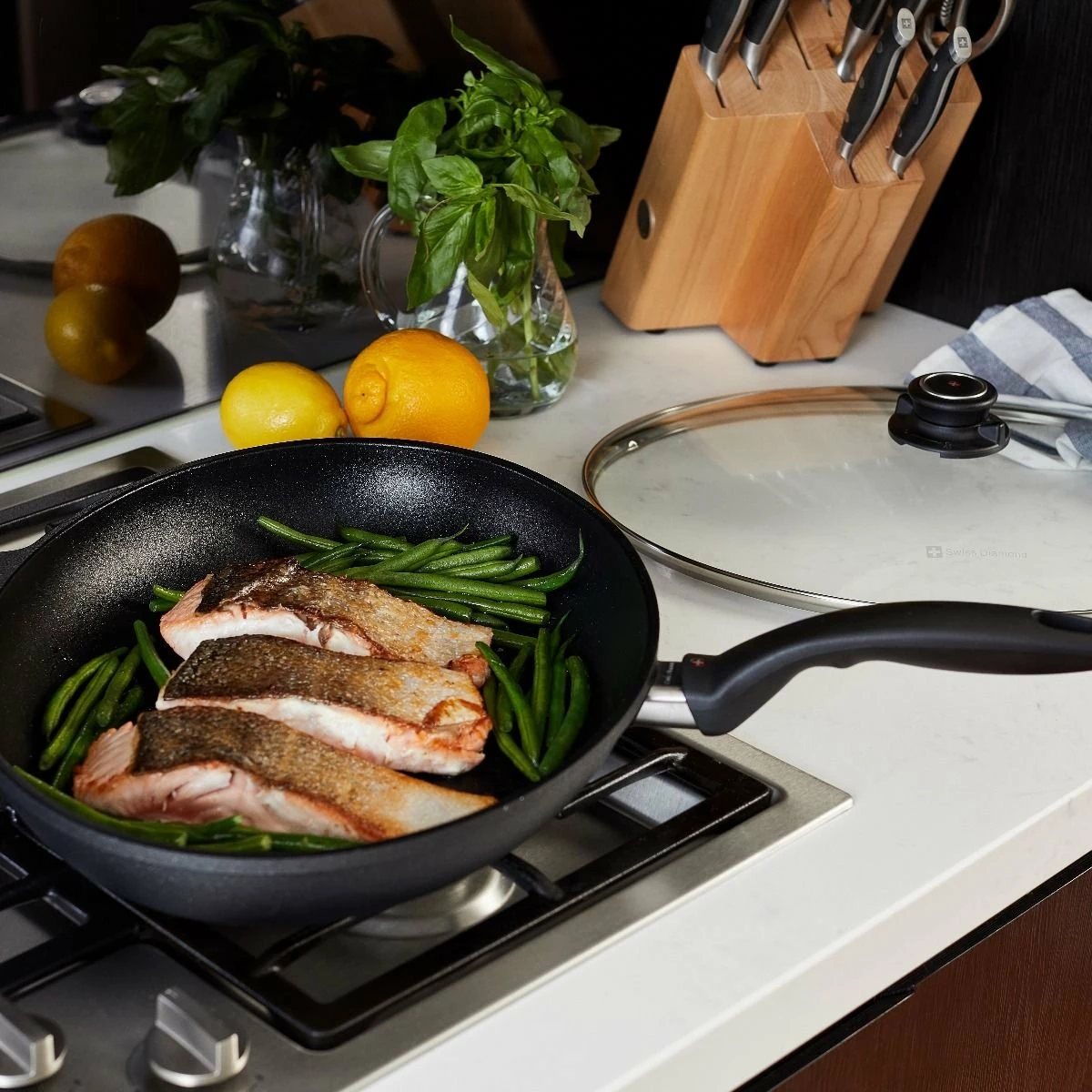 Swiss Diamond | HD Oval Fry Pan With Lid - 15" X 10.25" - Image 3